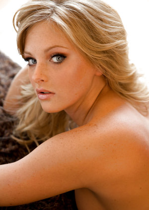 18 year old girl Hailey Little takes off yoga attire to stand naked